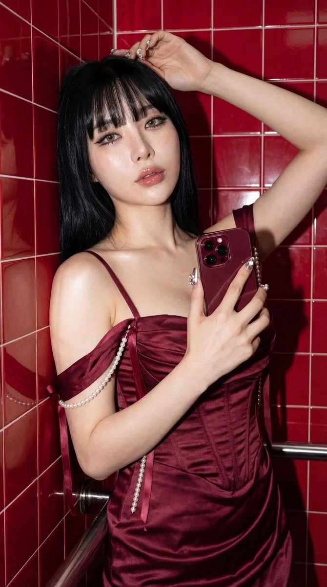 Bathroom Runway: A Luxe Mirror Moment