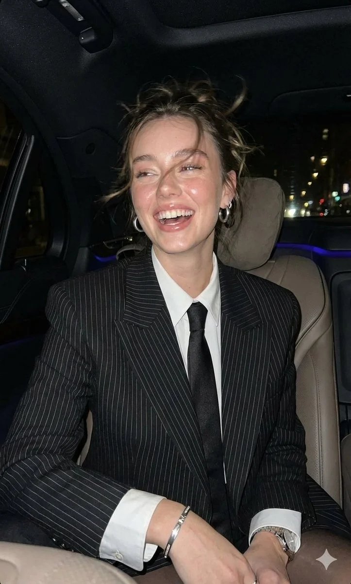 Candid Glamour: The Nighttime Paparazzi Shot