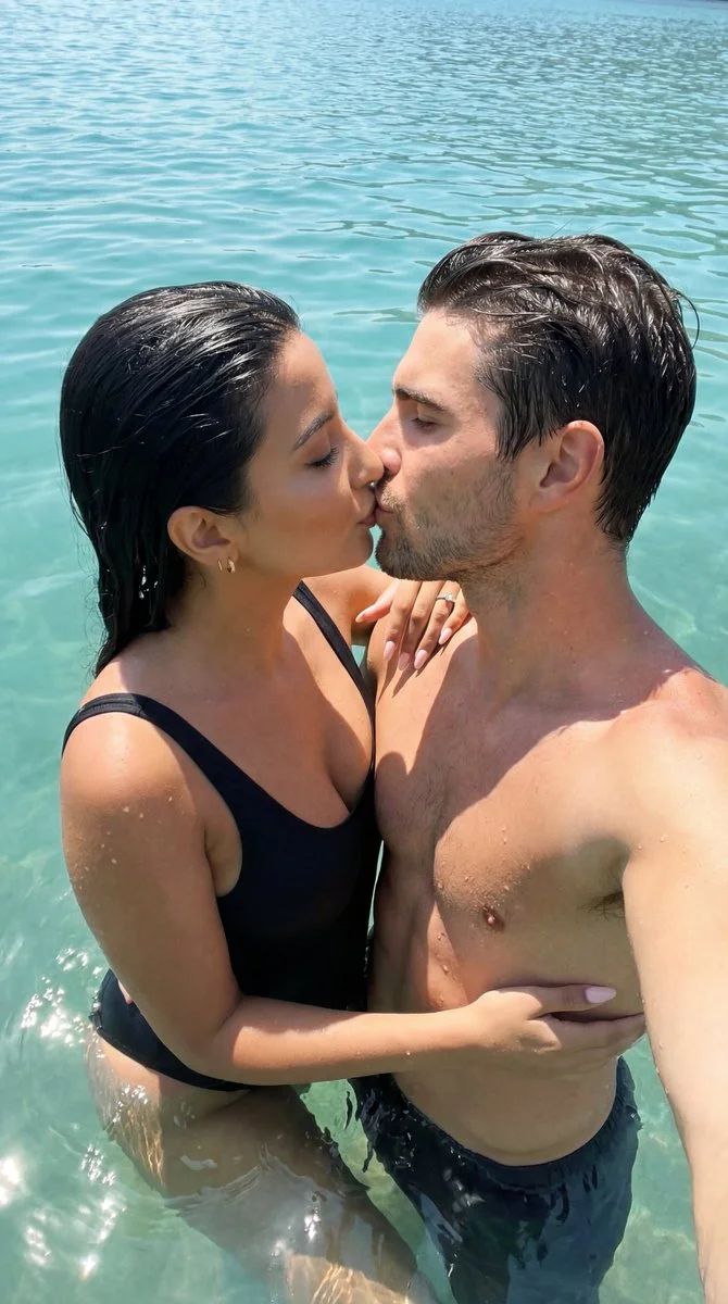 Candid Romance: A Turquoise Kiss