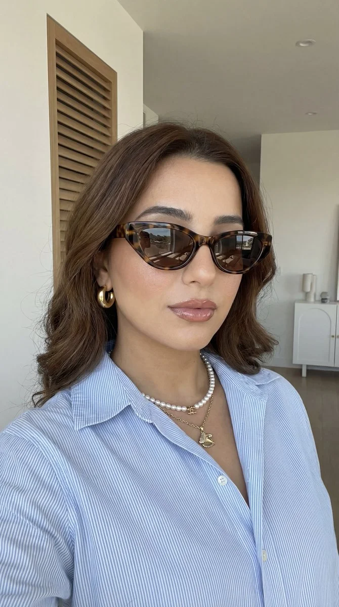 Chic Daylight Selfie: A Fashion Moment