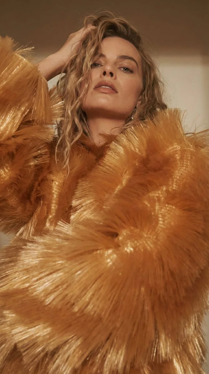 Chic Elegance: Margot Robbie Inspired Fashion Shoot