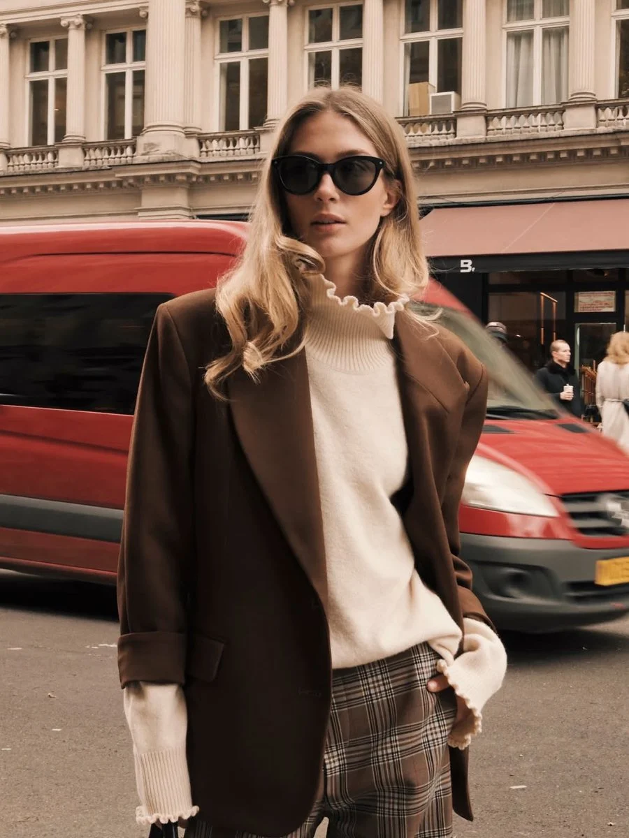 Chic Urban Elegance: Blonde Model in Oversized Blazer Amid City Motion