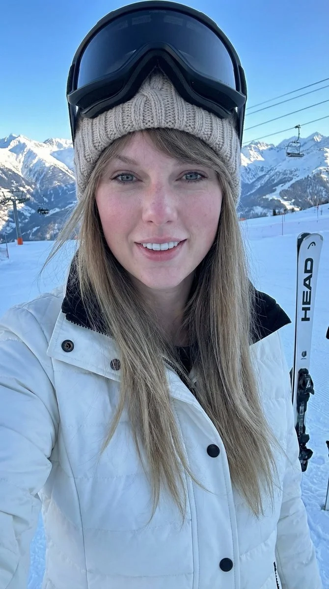 Chilling with Icons on the Slopes