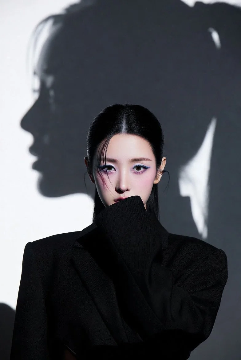 Contrasting Silhouettes: Bold Fashion Statement