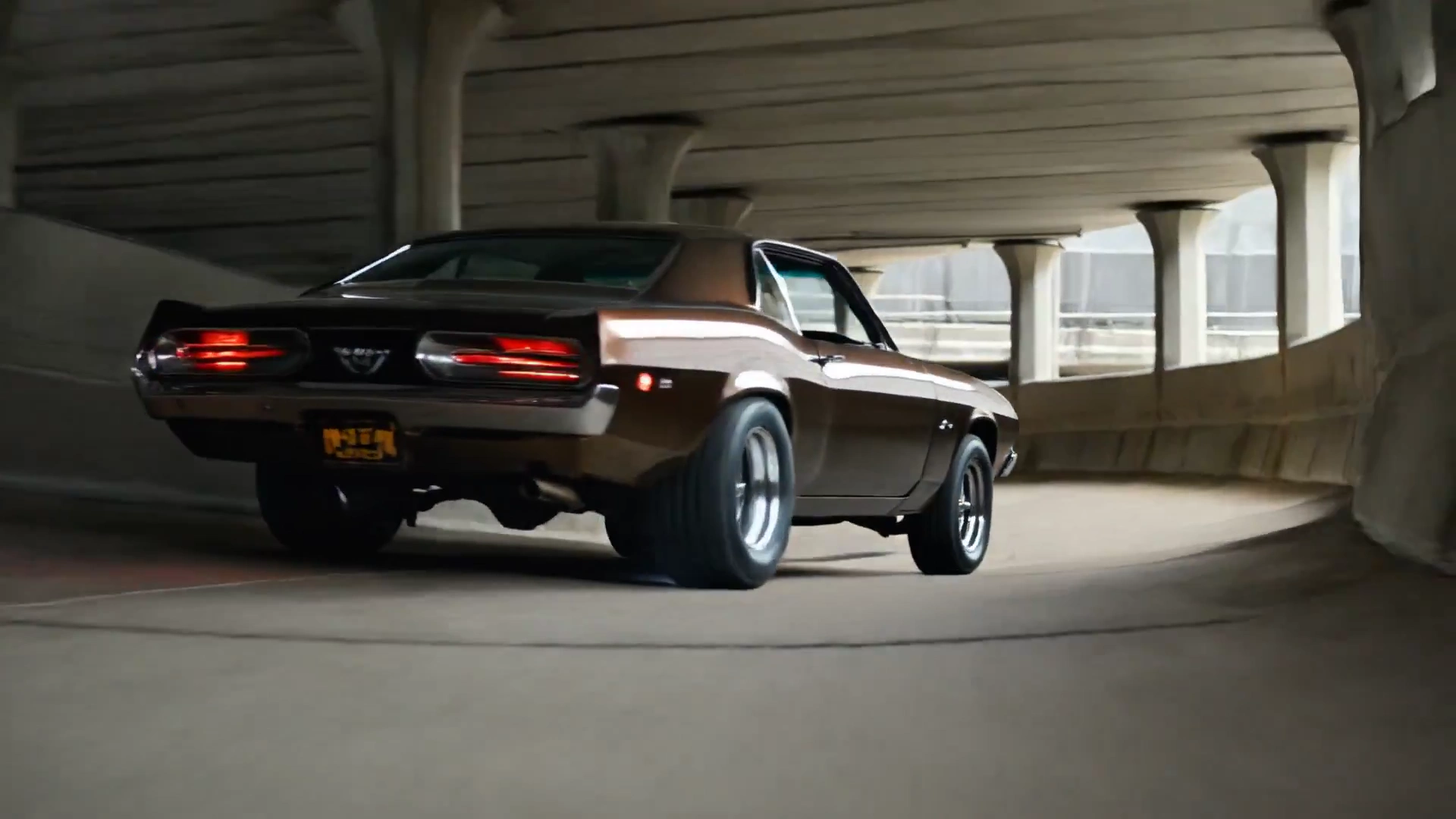 Thrilling Muscle Car Escape Through a Spiral Ramp