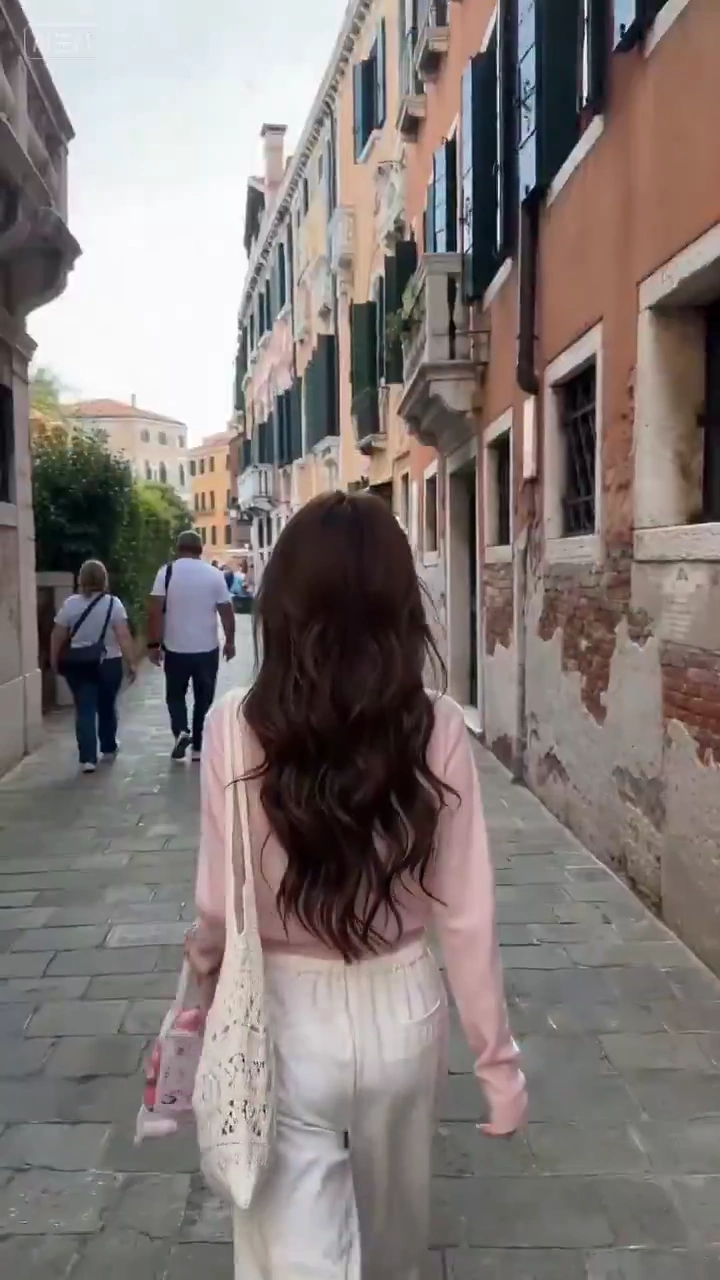 Venetian Romance: A Vlog Through the Eyes of Love