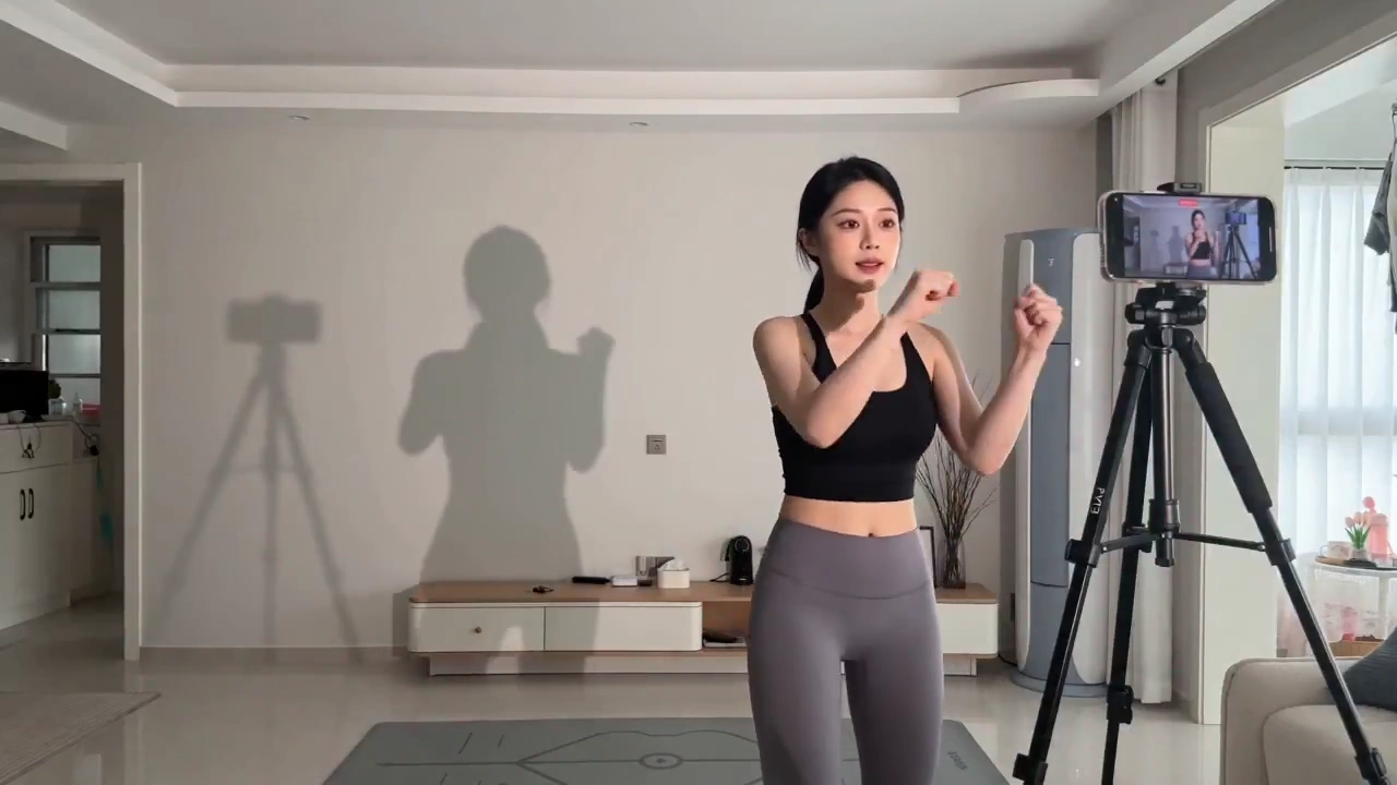 Unexpected Shadow Solo in a 15-Second Vlog-Style Clip