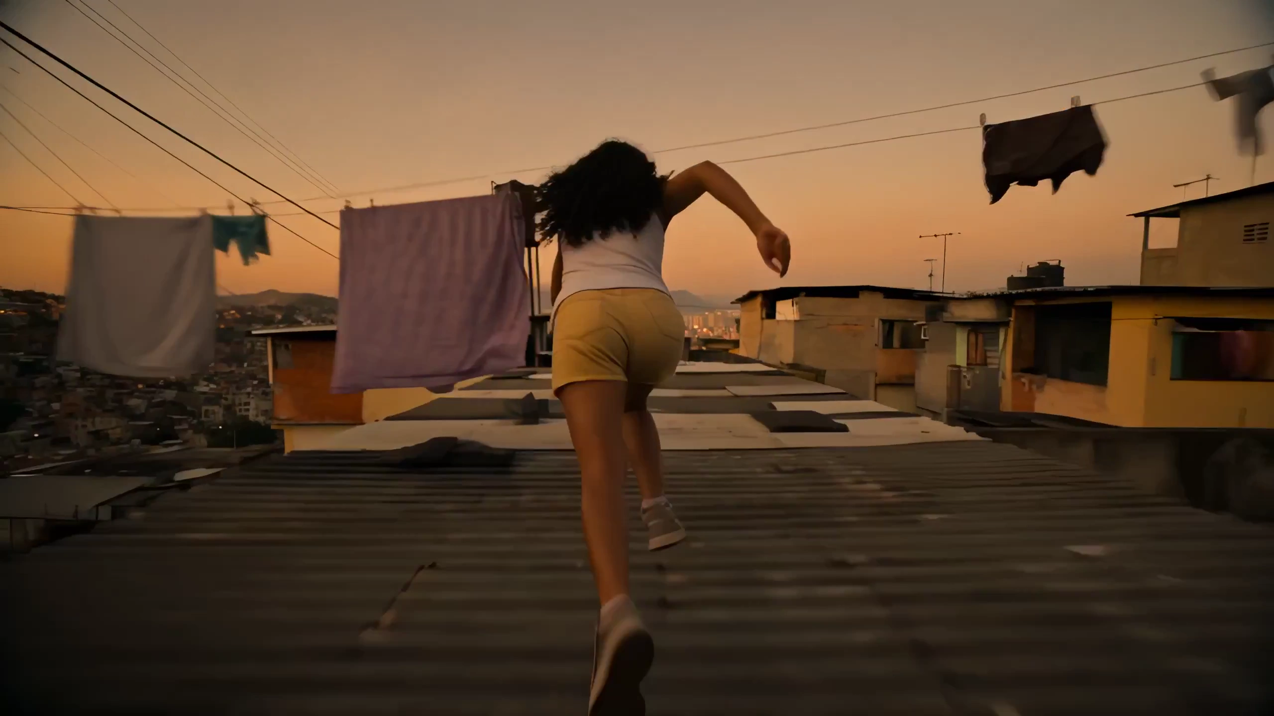 High-Stakes Sunset Parkour Over São Paulo’s Urban Skyline