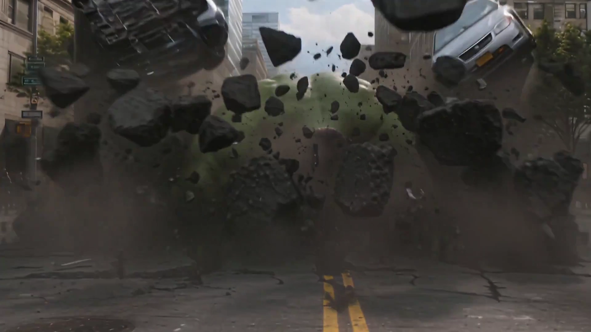 Epic Destruction Unfolds as Hulk Descends and Shakes the City