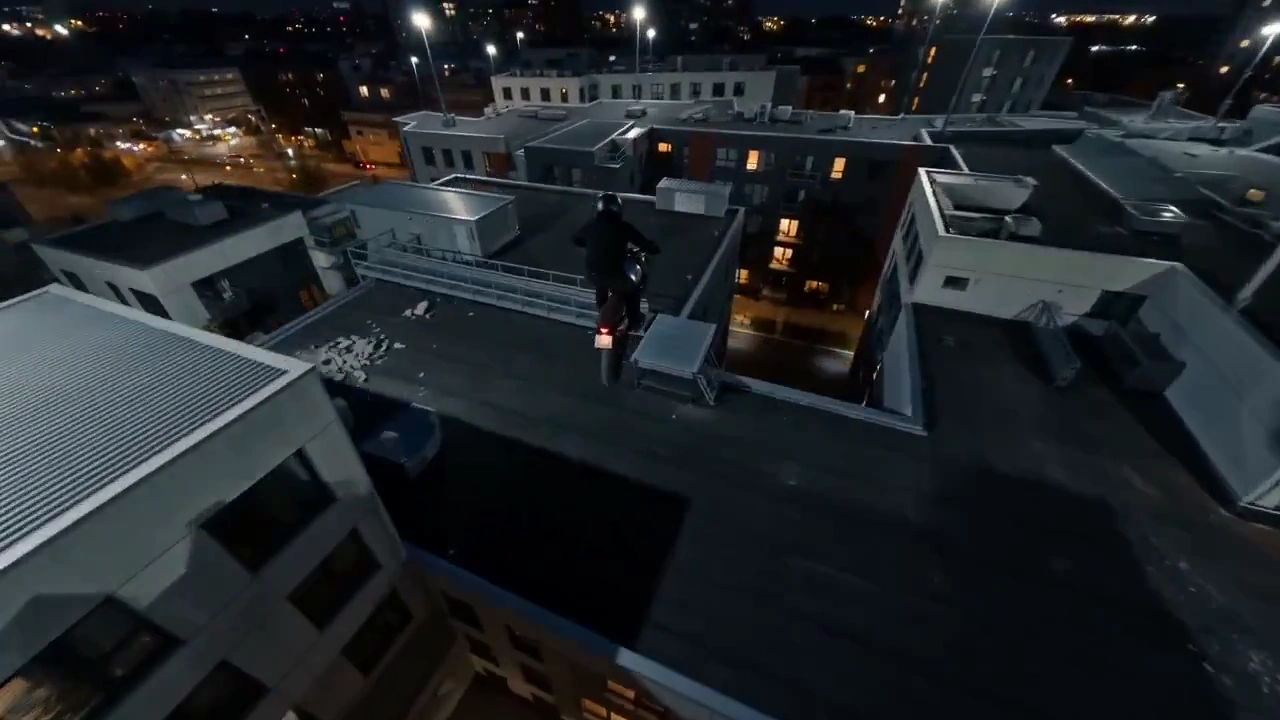 Precision Jumps and Camera Angles in Rooftop FPV Motorcycle Action