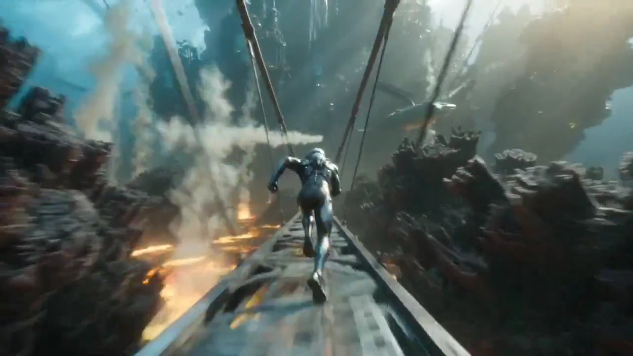 Underwater Fury: High-Stakes Saving of a Fallen Sea Dragon in Darkness