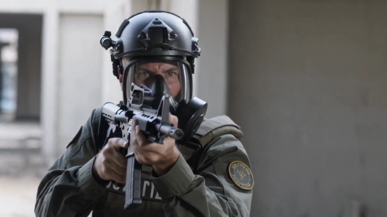 A SWAT Officer's Final Shot in a Life-or-Death Crisis