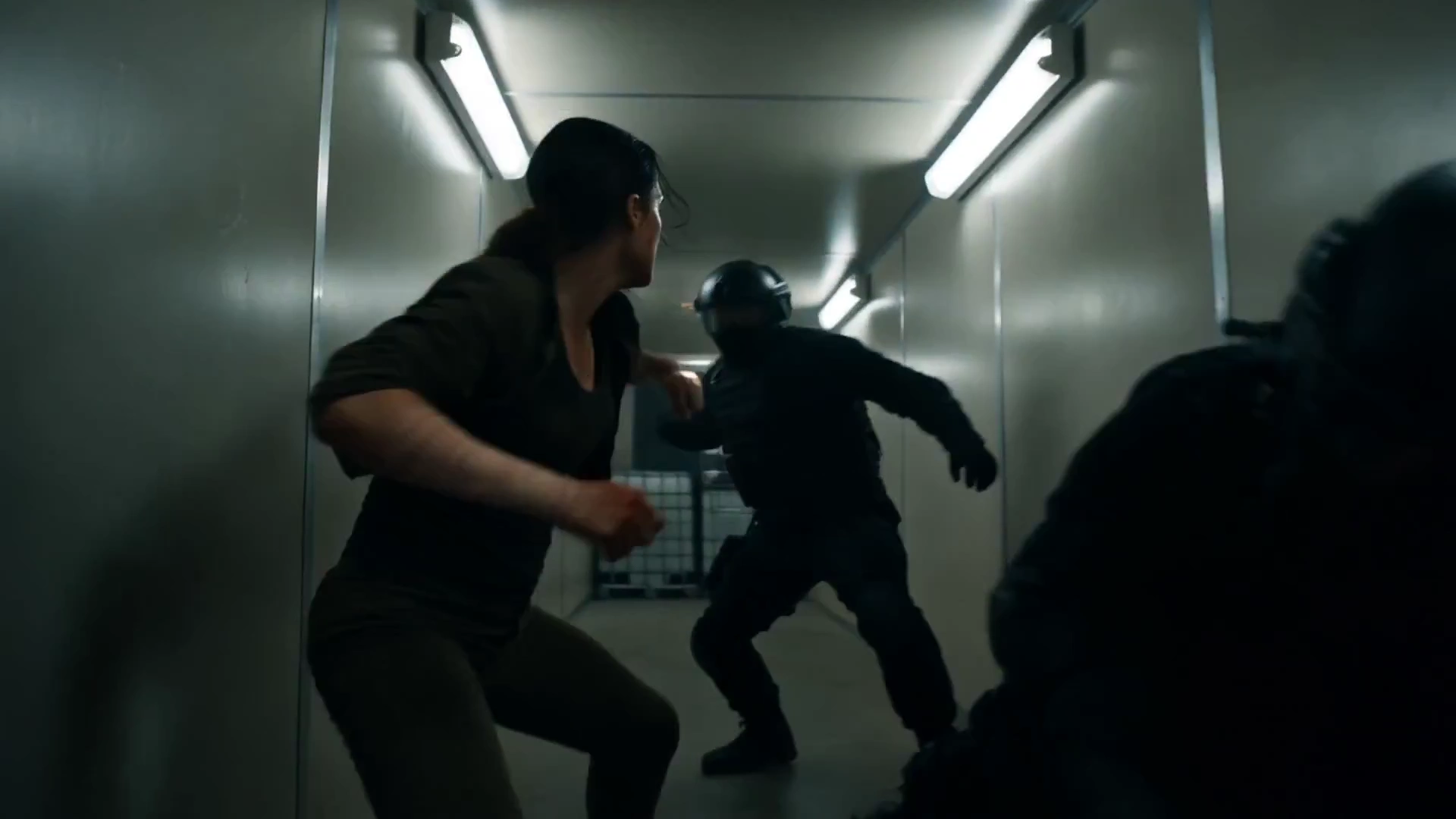 Brutal Showdown: Corridor Combat Unleashed
