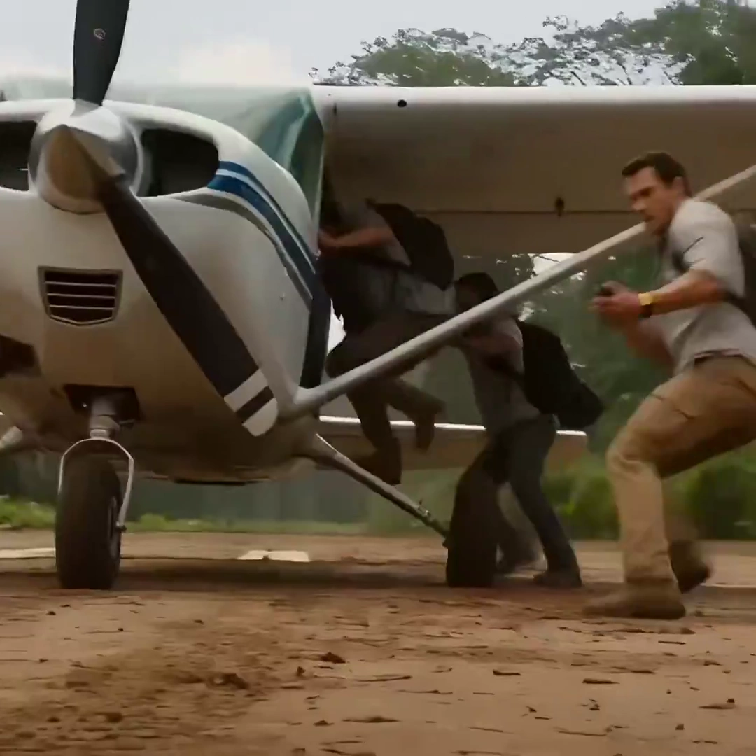 T-Rex Pursuit: The Ultimate Jungle Escape