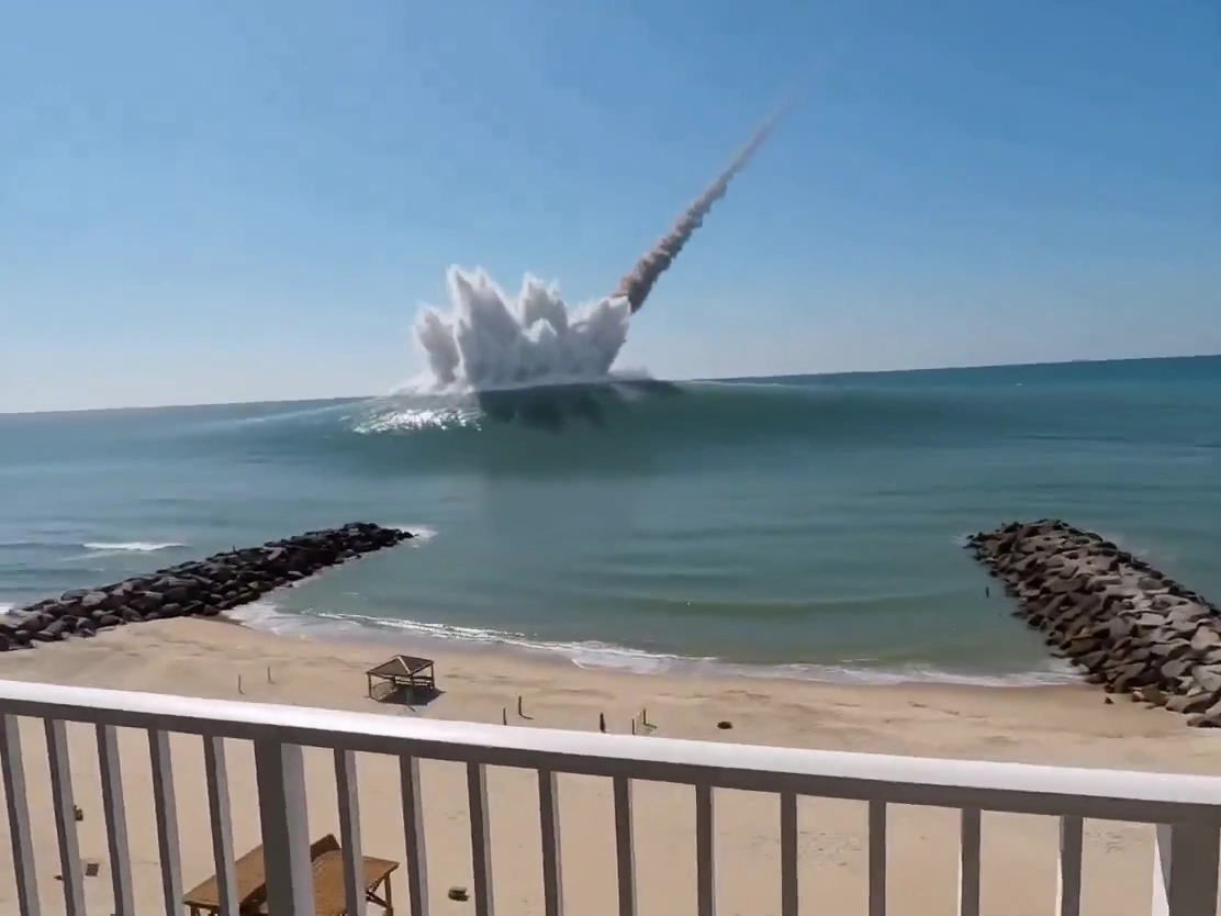 Ocean Impact: Meteor Strike Triggers Towering Wave of Destruction