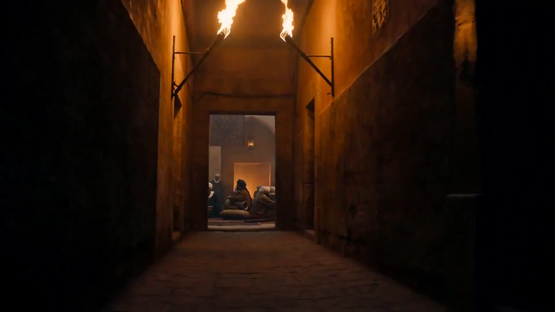 Storytellers and Musicians Fill a Smoky Ottoman-Era Alley