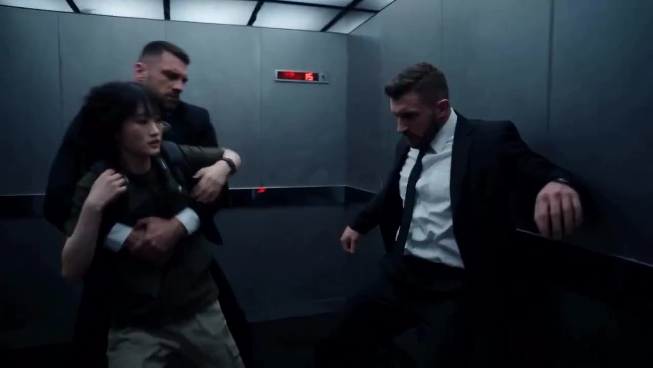 Tactical Brawler Unleashes Fury Amid Sparks in an Abandoned Warehouse