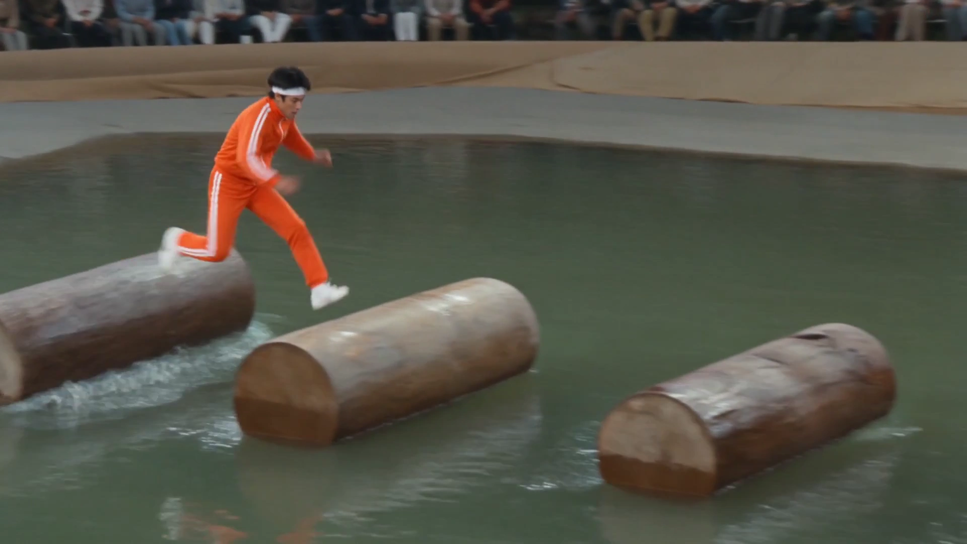Retro Broadcast Captures a Desperate Sprint Across Rolling Drums
