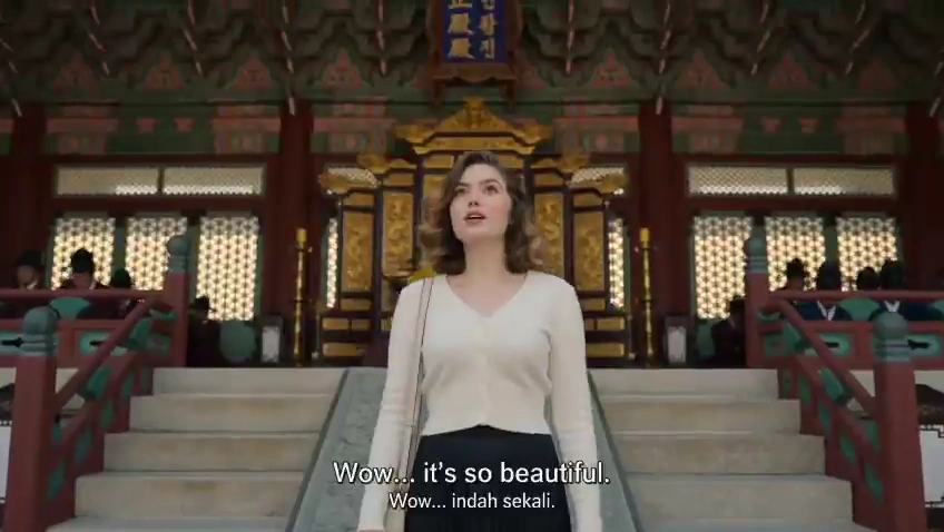 Time-Traveling Tourist Strolls Through Korea's Ancient Royal Court