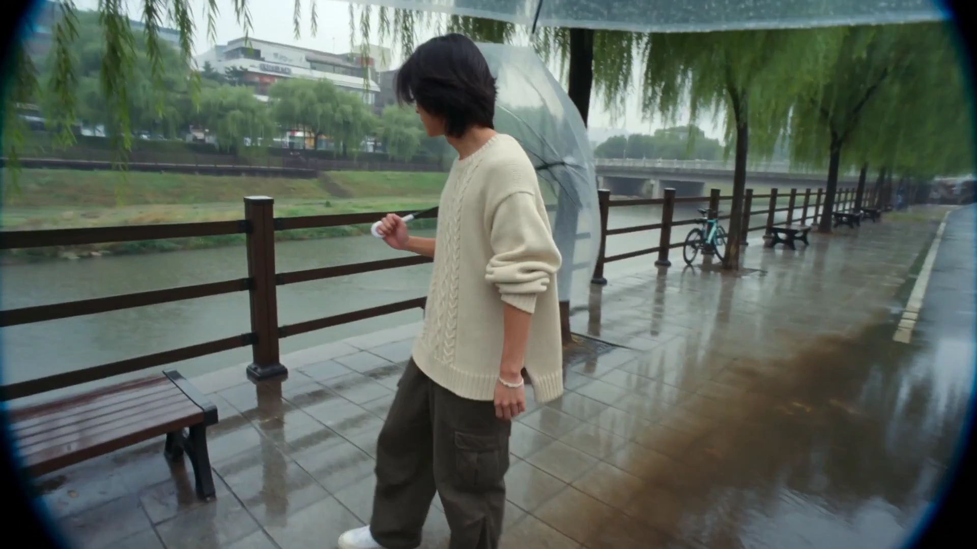 Forgotten MiniDV Footage Shows a Quiet Afternoon in Korea