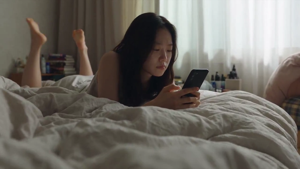 Lazy Evening Unfolds as a Cat Joins a Woman’s Scroll