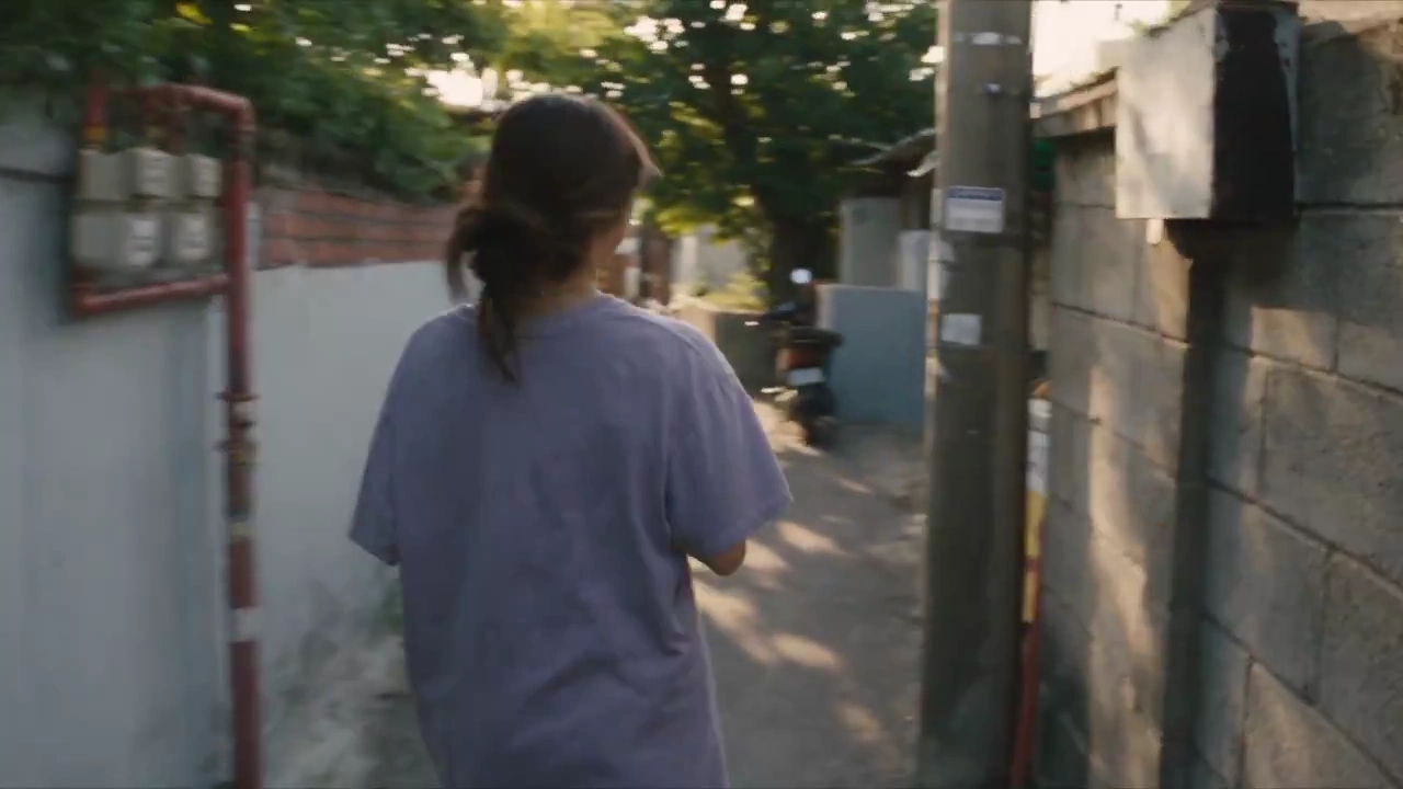 Nostalgic Home Video Follows Her Afternoon Errand in Seoul