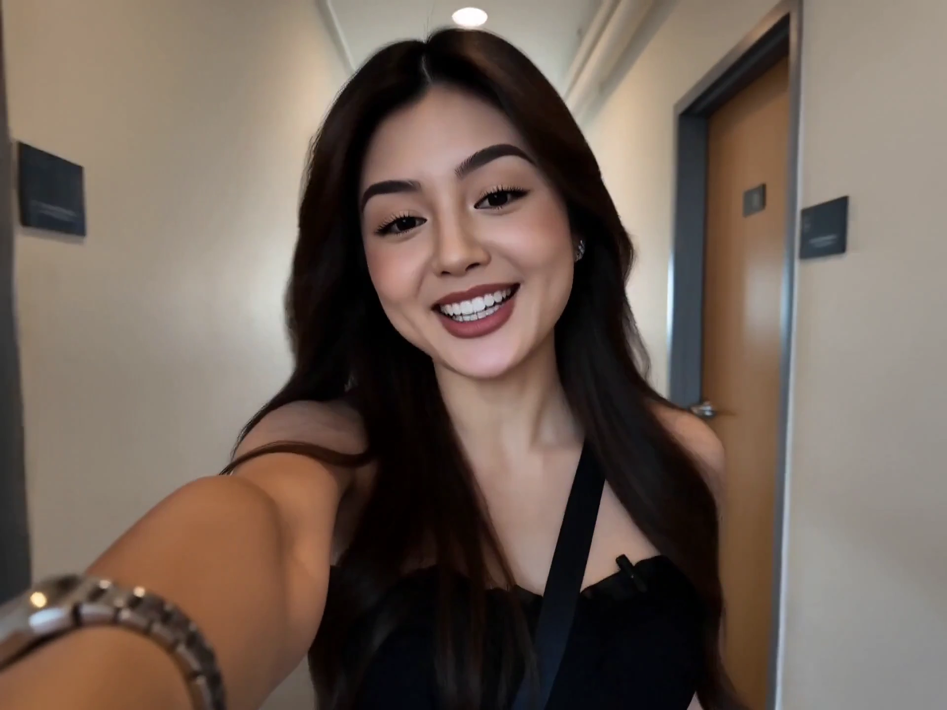 Candid Selfie Video Captures a Model's Quick Backstage Exit