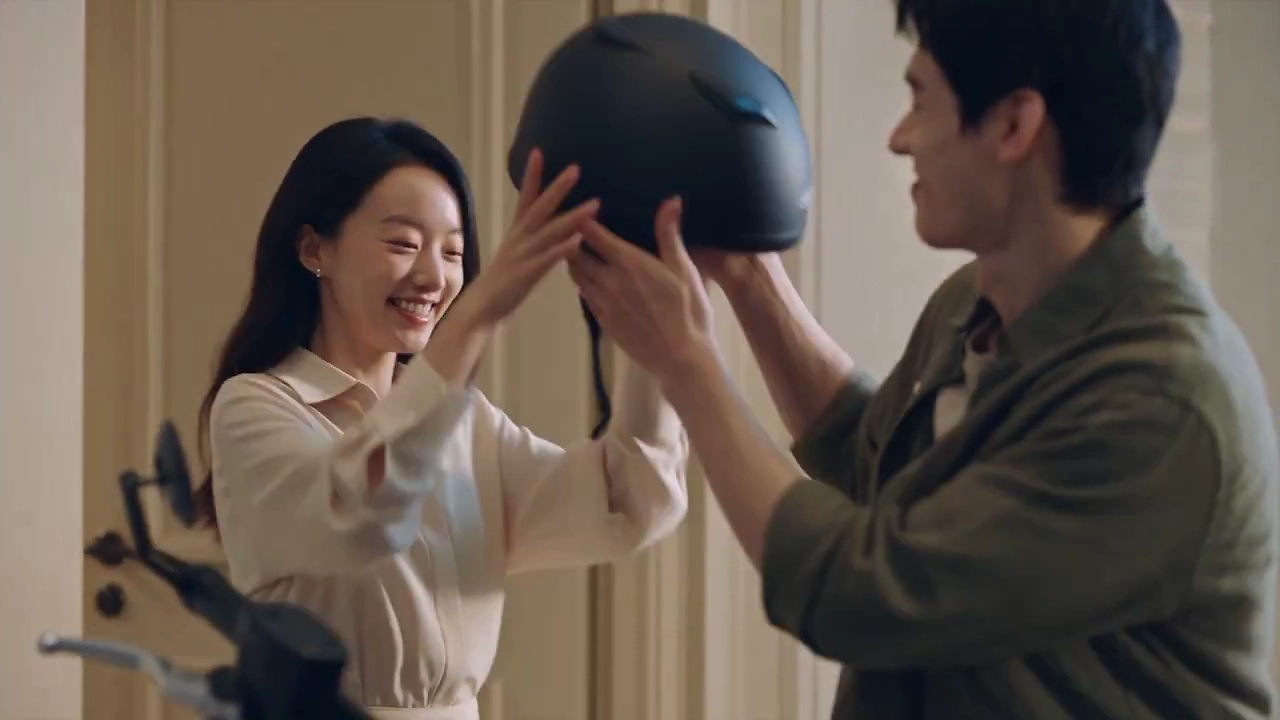 Sunlit Ride and Sweet Moments with a Korean Couple