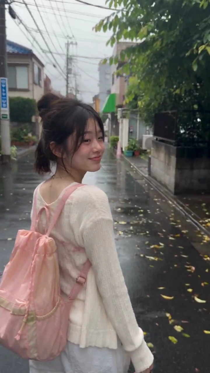 Retro Camcorder Records Rainy Day Romance in Korea