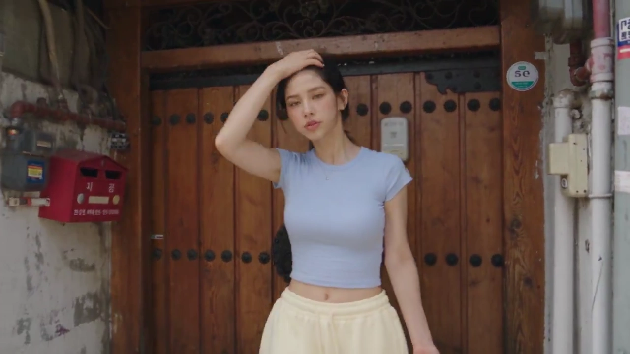 Messy Ponytail and Sneakers: An Afternoon in Korea