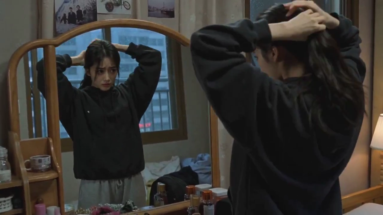 Candid Camcorder Records Sleepy Korean Girl's Ponytail Battle and Laughter