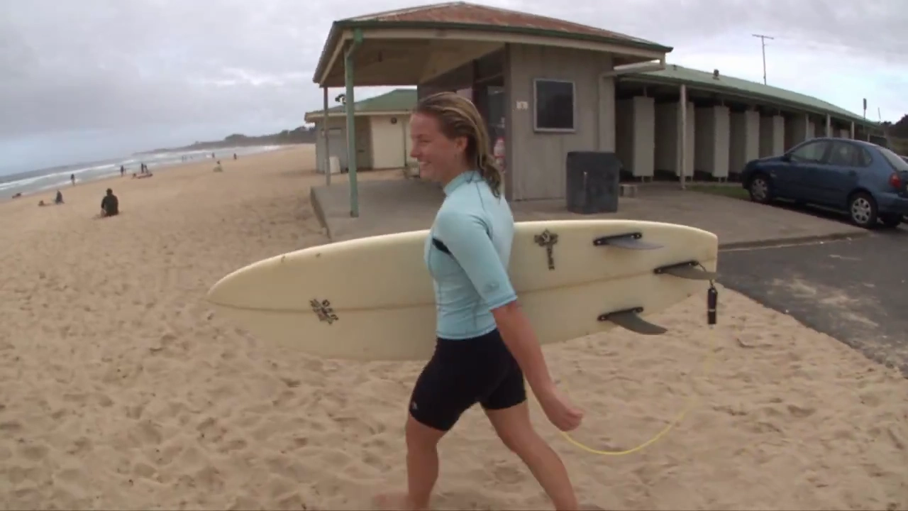 Shaky Camcorder Records a Friend's First Surfing Attempt in 2005