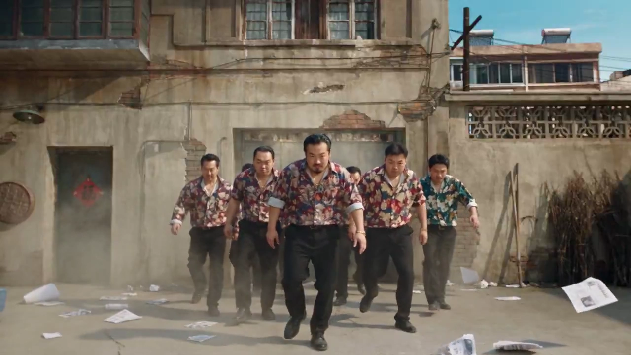 One Unimpressed Woman Silently Wrecks Dozens of Swaggering Thugs