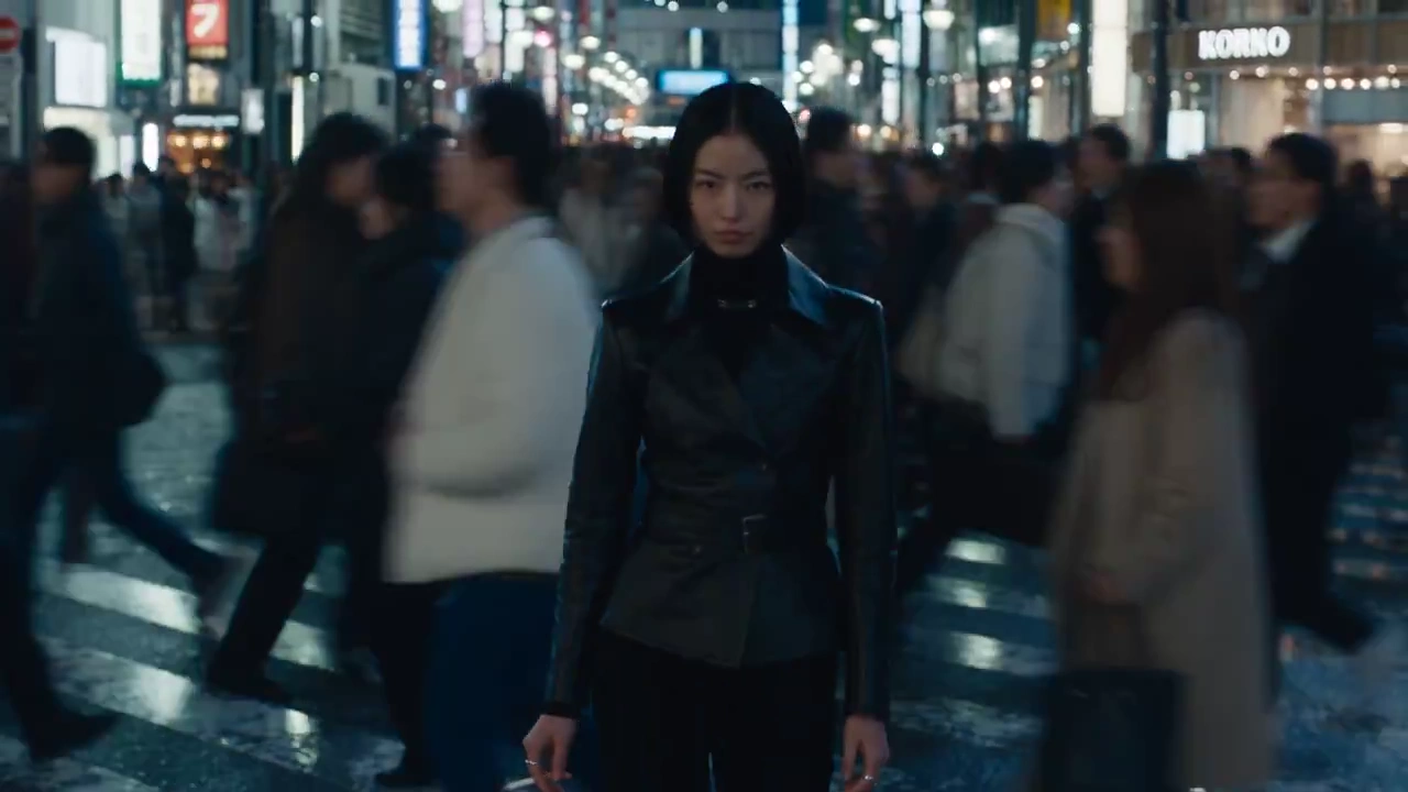 Synchronized Strangers Snap to Her Silent Signal Under Tokyo Lights