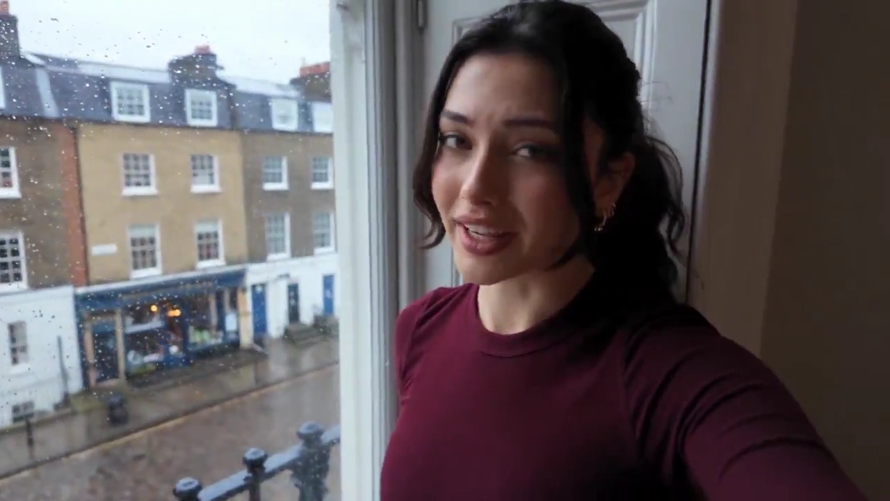 Handheld DV Vlog Captures Impulsive City Walk and Warm Bookstore Find