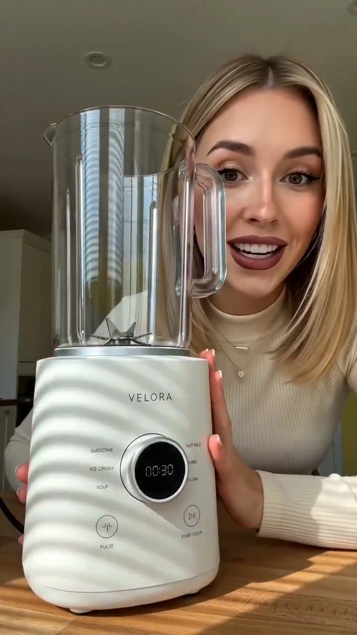 Quiet Blender Surprise: Frozen Berries Become Silky Smoothie In Real Time