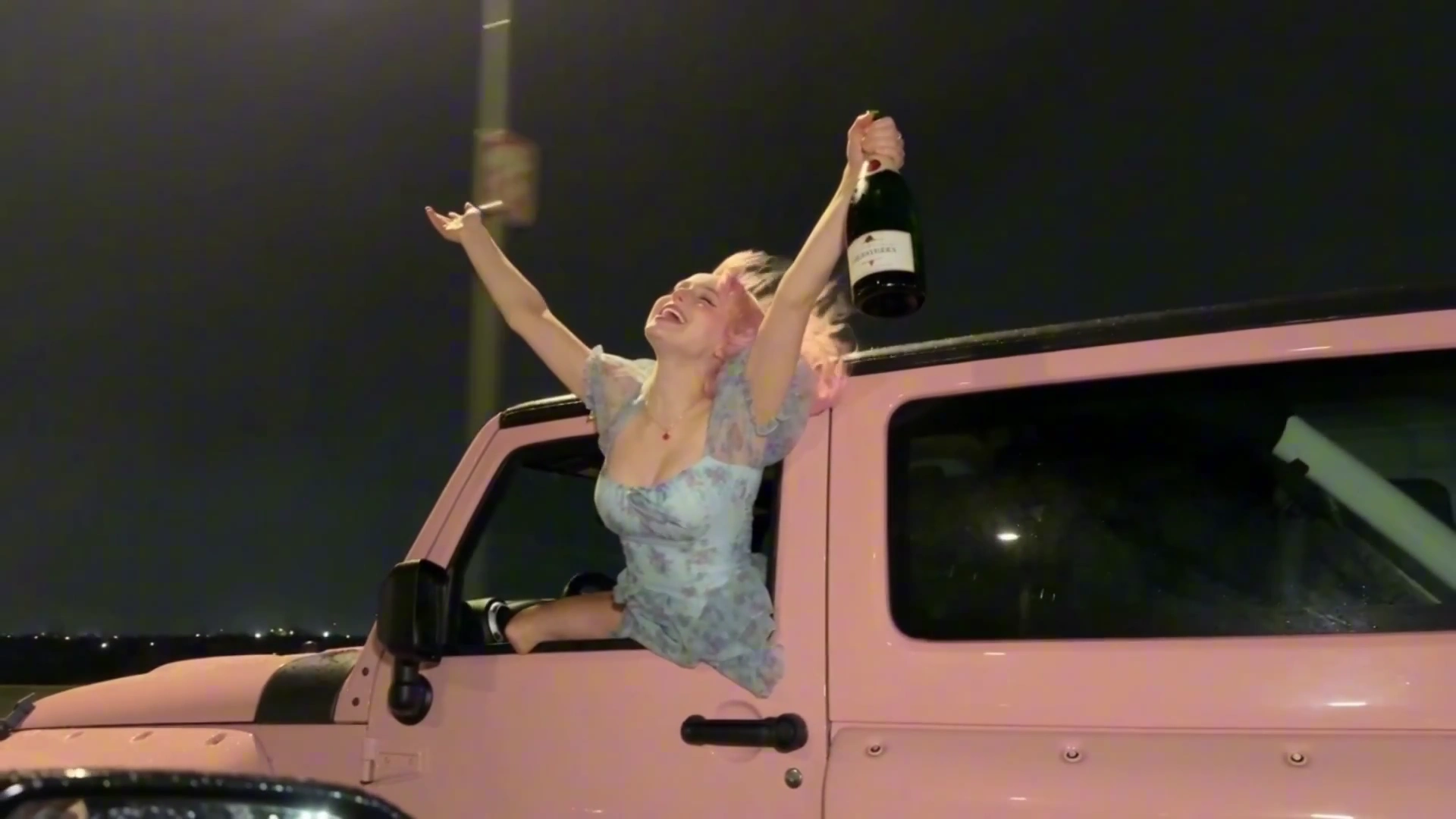 Night Highway Chaos: Champagne Foam and Gunfire Erupt from Jeep Window