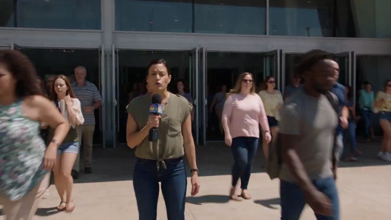 Handheld Broadcast Captures Shoppers Fleeing Smoke at Busy Mall