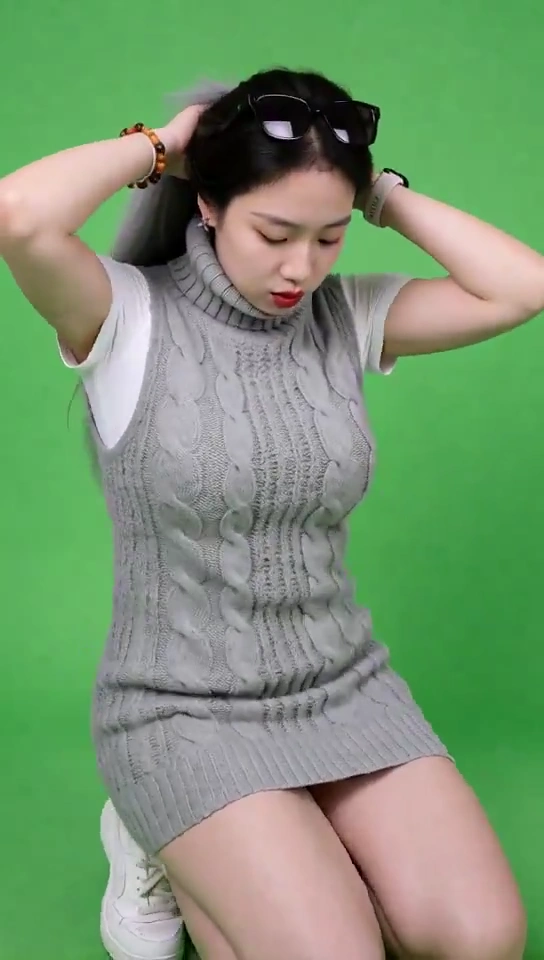 Photorealistic Studio Clip Shows Rhythmic Kneeling Body Movement