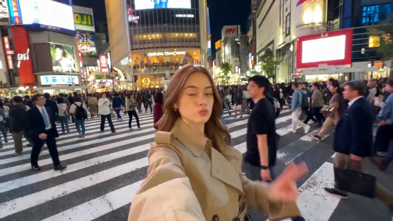 One Traveler Visits Thirty Global Wonders in Rapid Cinematic Selfie Journey