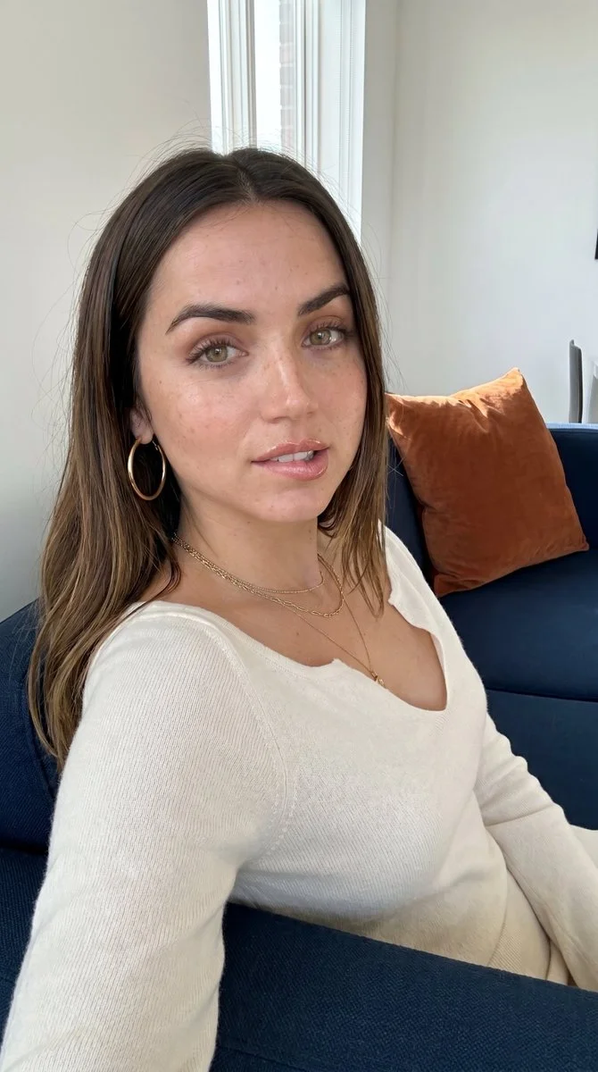 Elegance in Focus: A Modern Portrait of Confidence