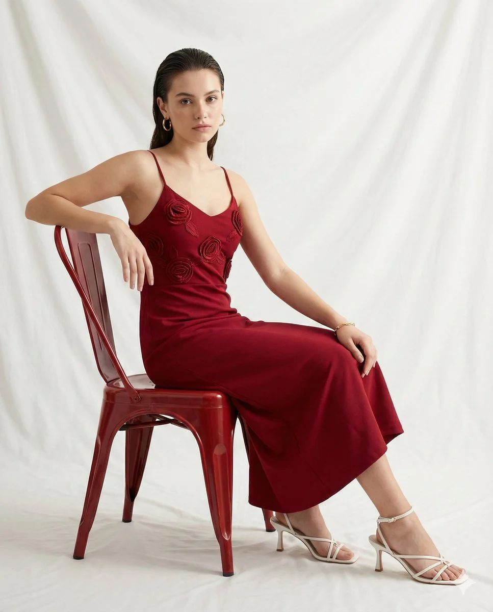 Elegance in Red: A Modern Fashion Statement