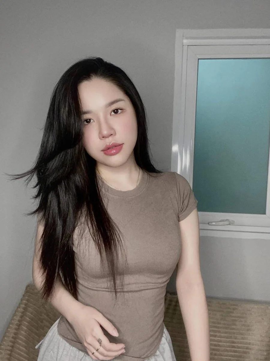 Elegance in Simplicity: A Moment Captured