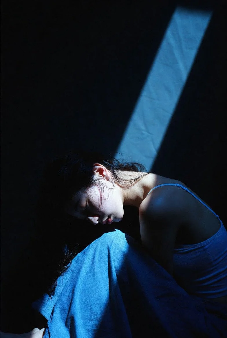 Emotional Contrast: Isolation Rendered in Light and Shadow