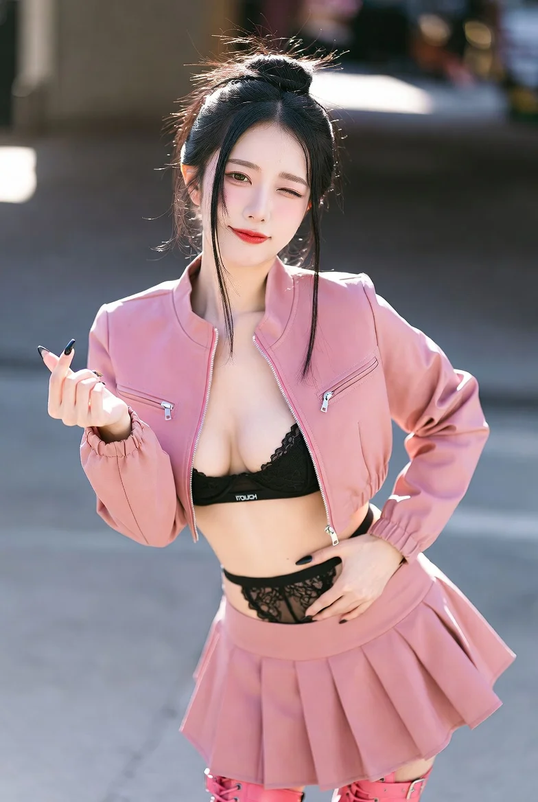 Flow's Realistic Take on Idol Fashion