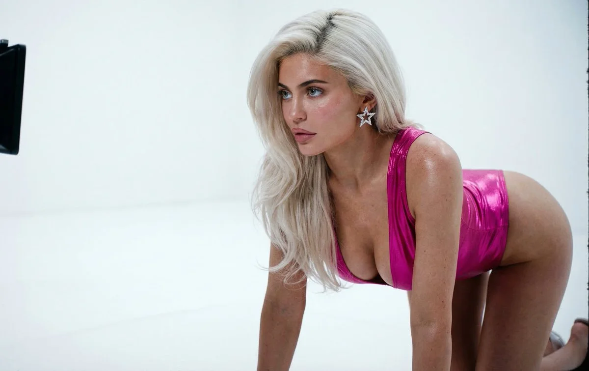 Frozen in Clinical Beauty: A Fuchsia Glamour Portrait