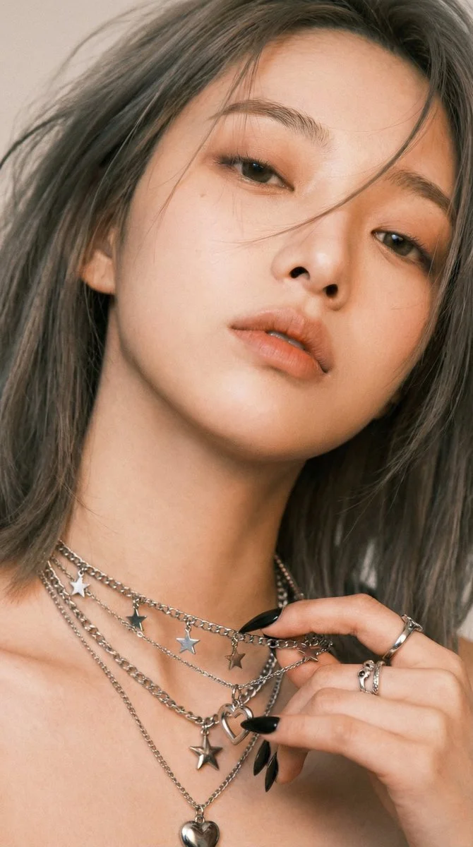 Glimmers of Perception: A Y2K Jewelry Narrative