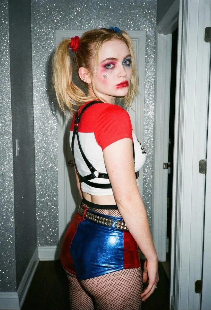 Harley Quinn Reimagined: Sultry Snapshot