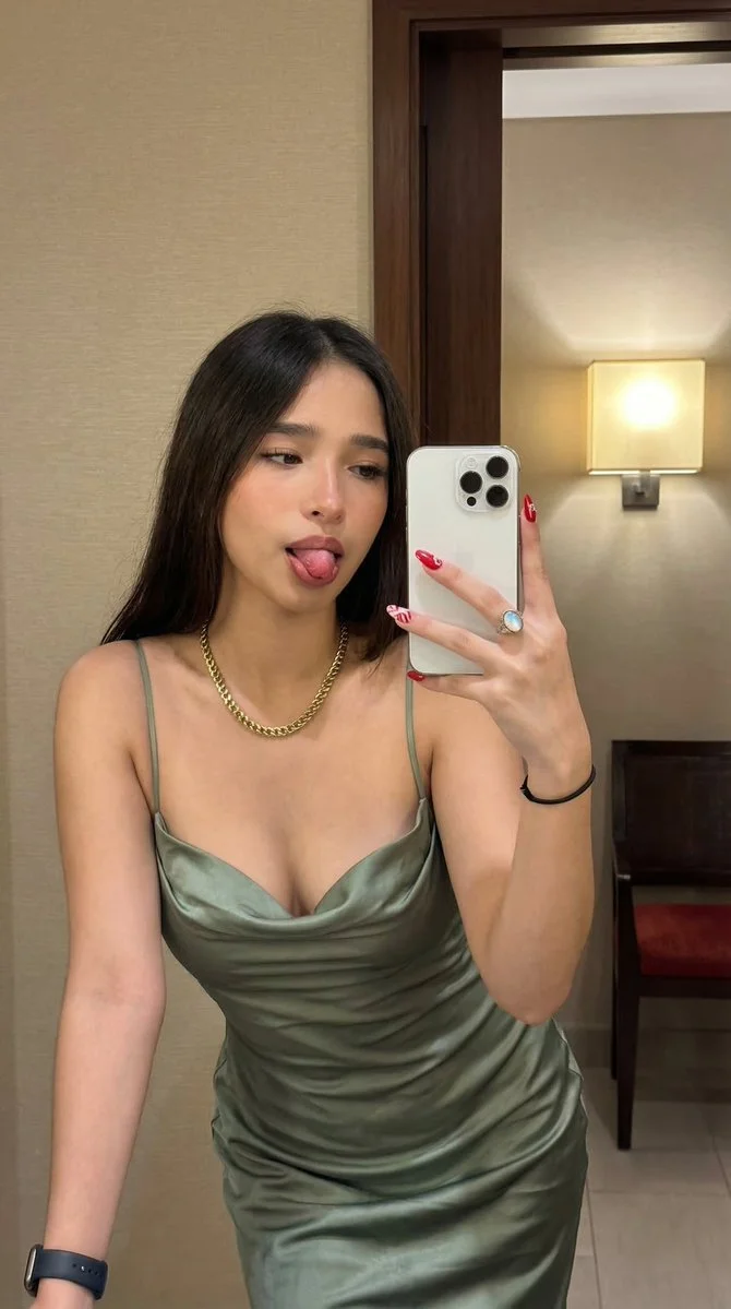 Mirror Selfie Magic: Capturing Confidence