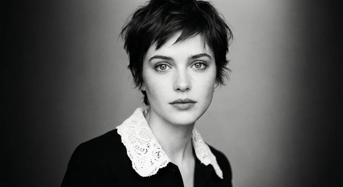 Monochrome Elegance: The Power of a Gaze